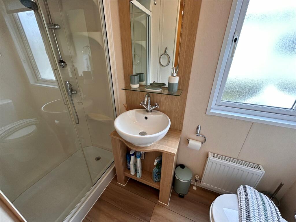 009 Regal Autograph Shower room