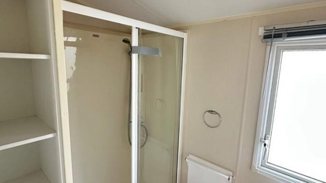 009 Salsa Eco Shower room