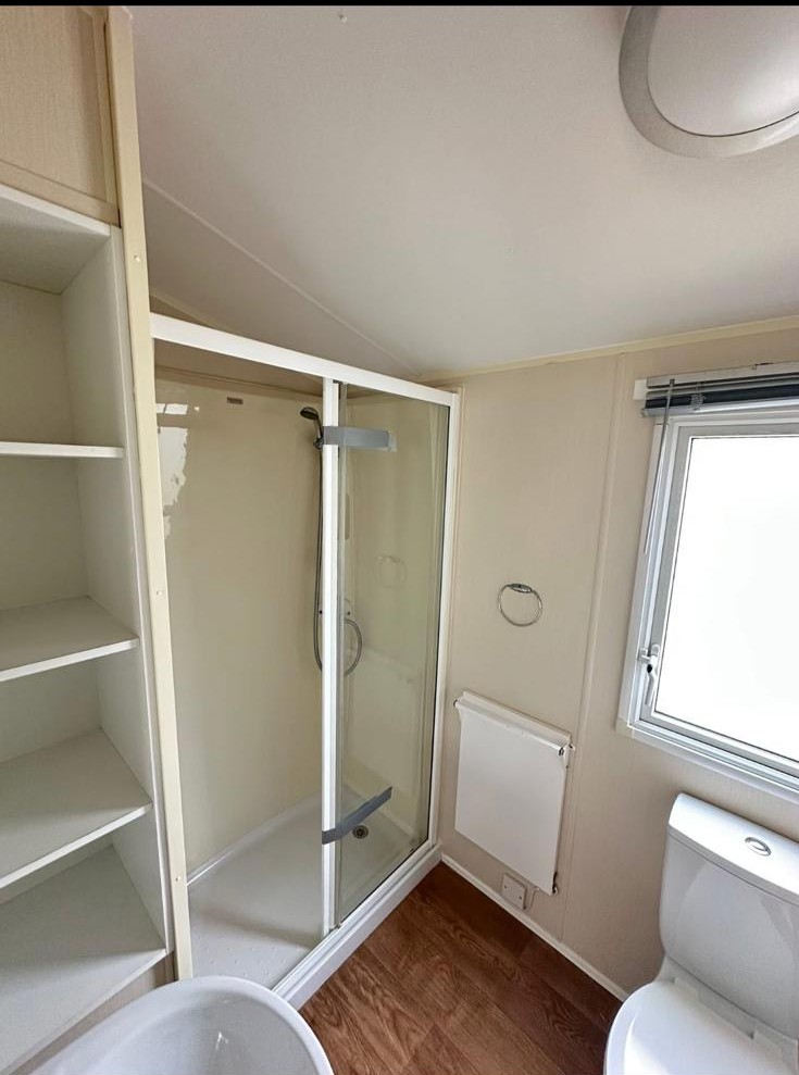 009 Salsa Eco Shower room