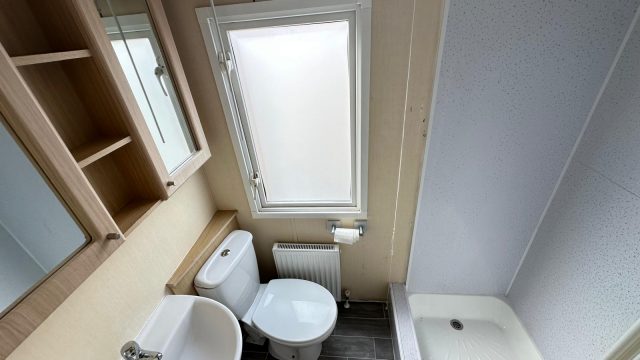 009 Sheraton Shower room