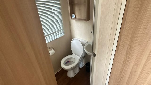 toilet in ensuite
