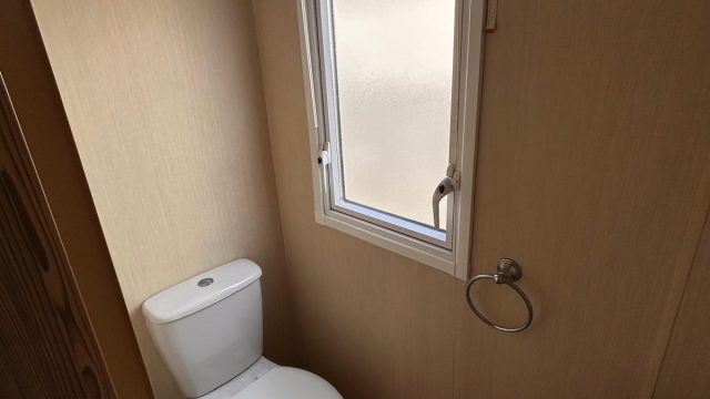 011 hrozon Toilet
