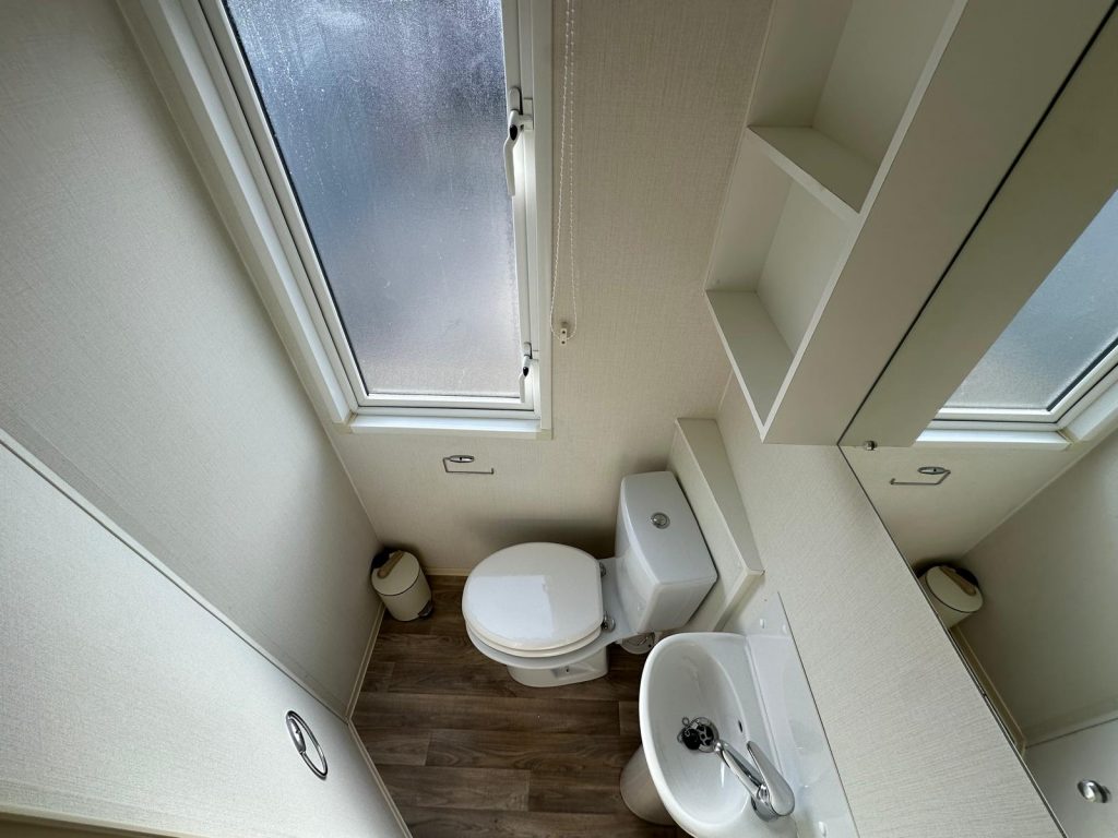 012 Atlas Ruby toilet