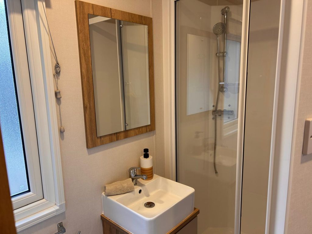 012 retreat ensuite Shower room