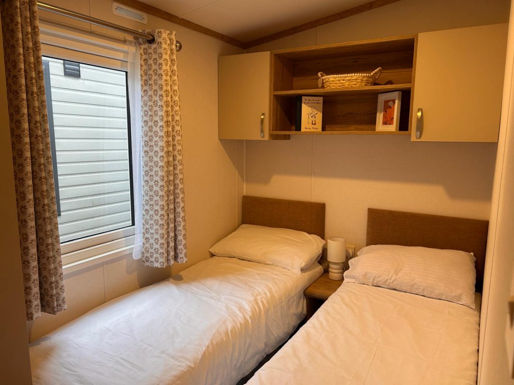 013 Retreat Twin Bedroom