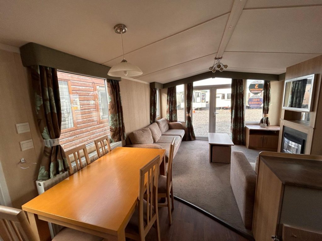 003 Bordeaux 38 Dining