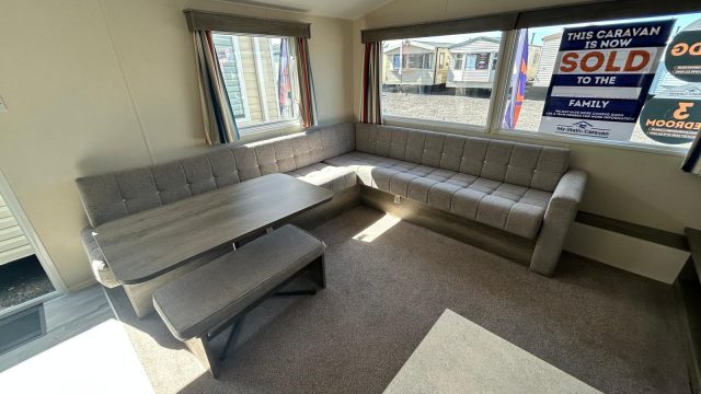 003 Moonstone lounge