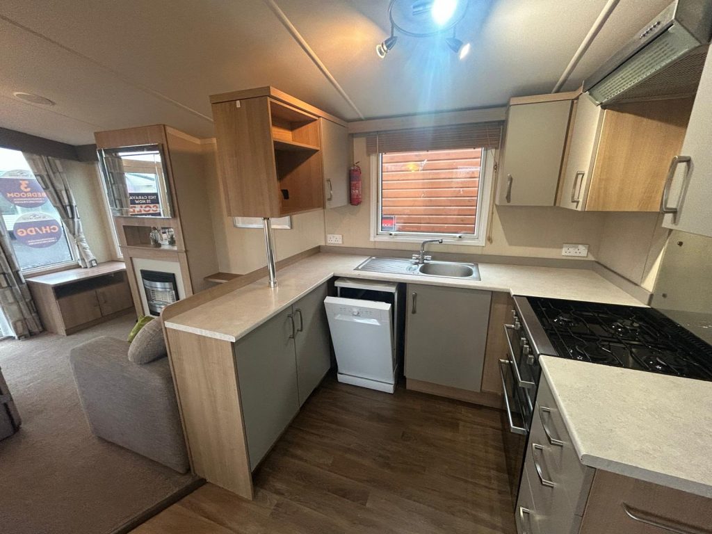 005 Bordeaux kitchen