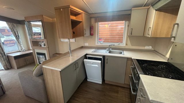 005 Bordeaux kitchen