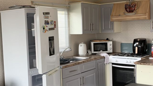 005 vacation kitchen