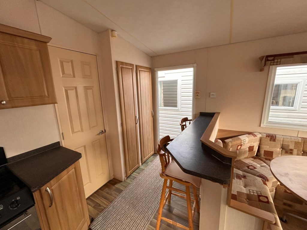 006 Polaris breakfast bar