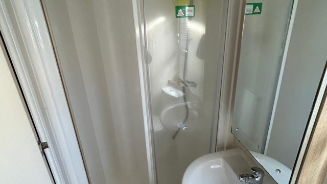 006 Seasons shower room