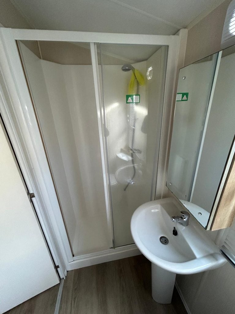 006 Seasons shower room