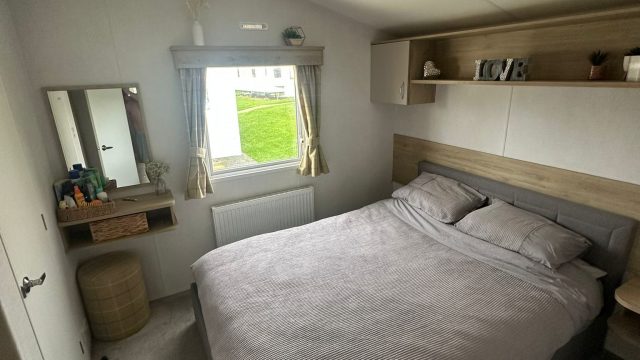 007 Mirage double bedroom