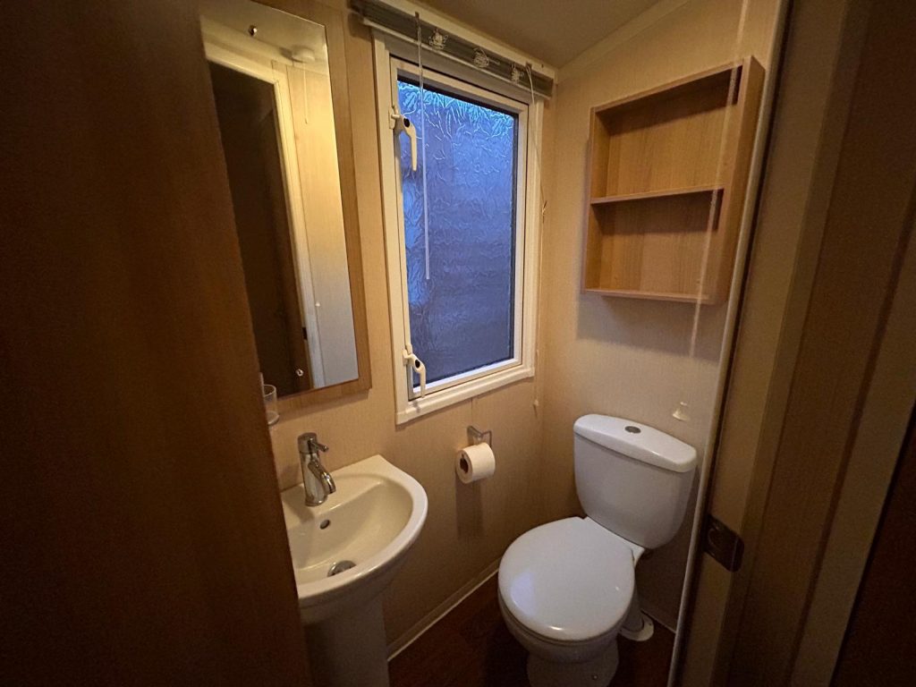 010 Swift Bordeaux 38 Ensuite