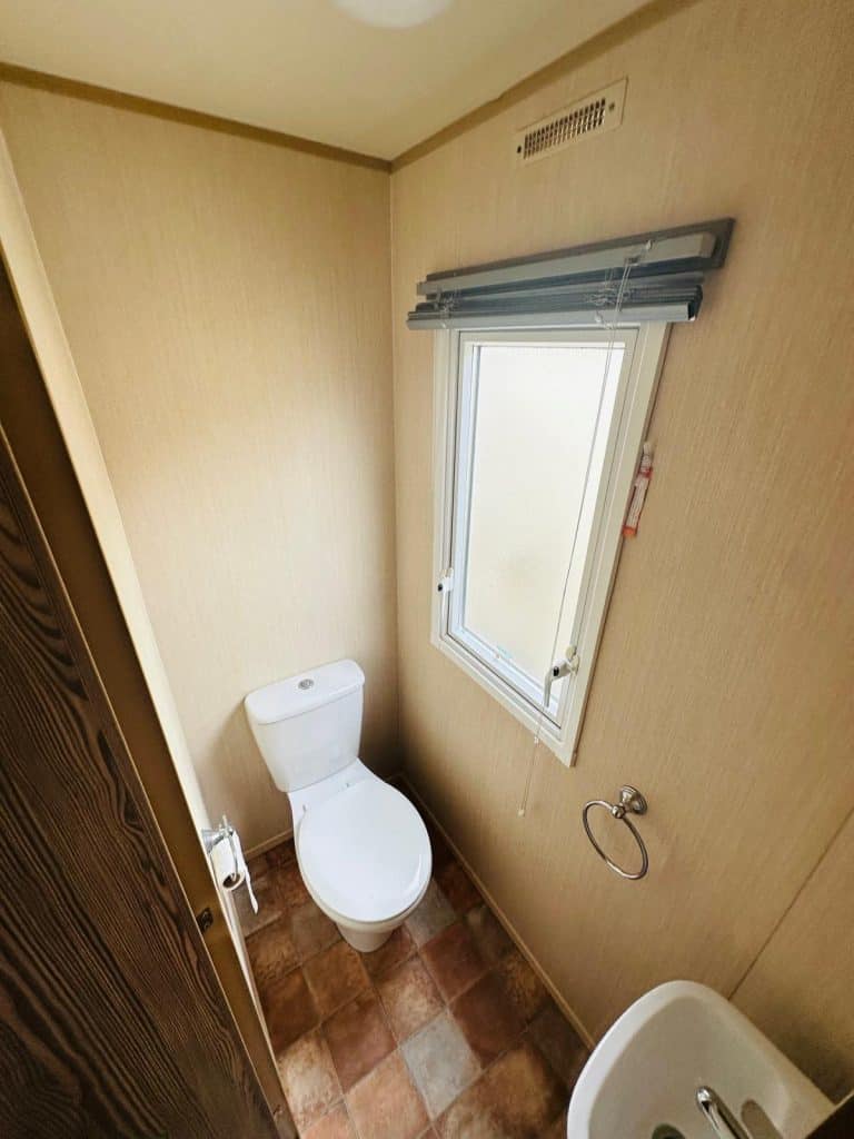 011 Horizon Toilet