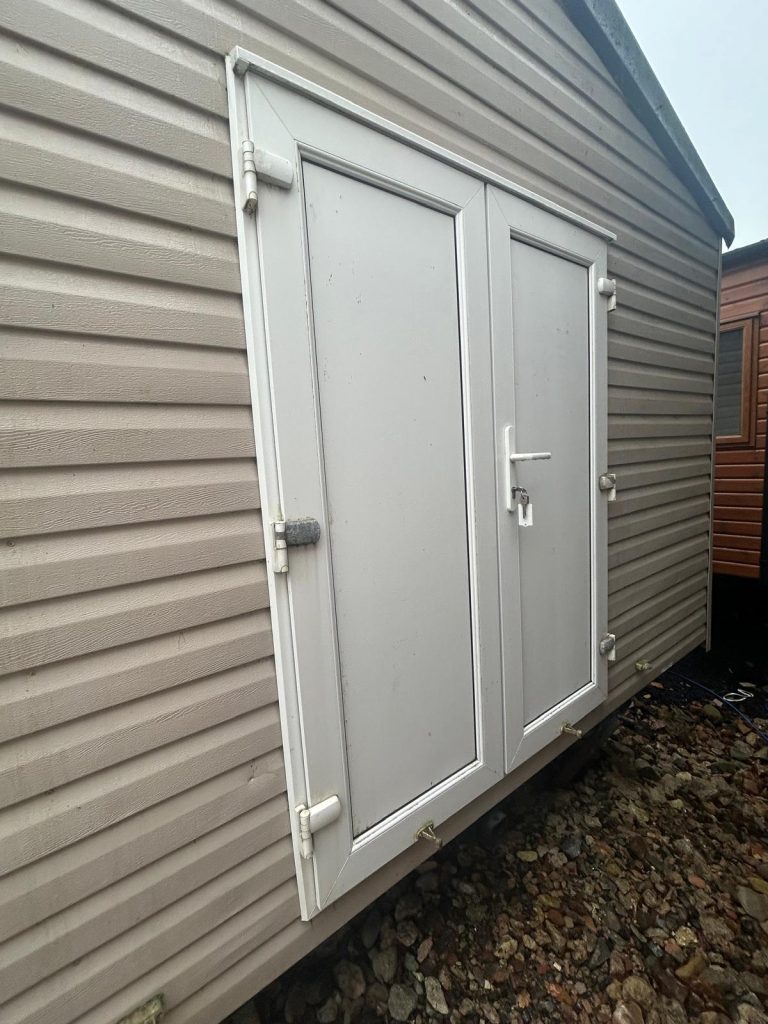 015 Bordeaux rear storage