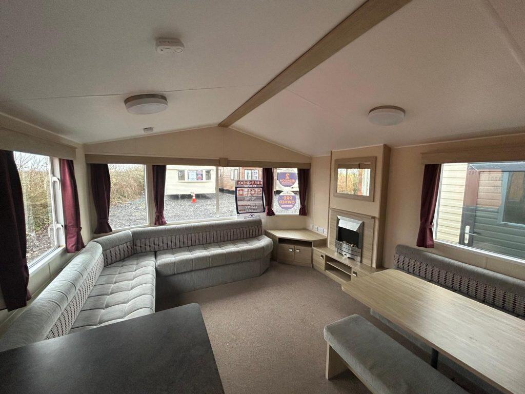 002 Everglade lounge