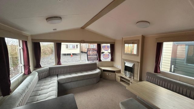 002 Everglade lounge