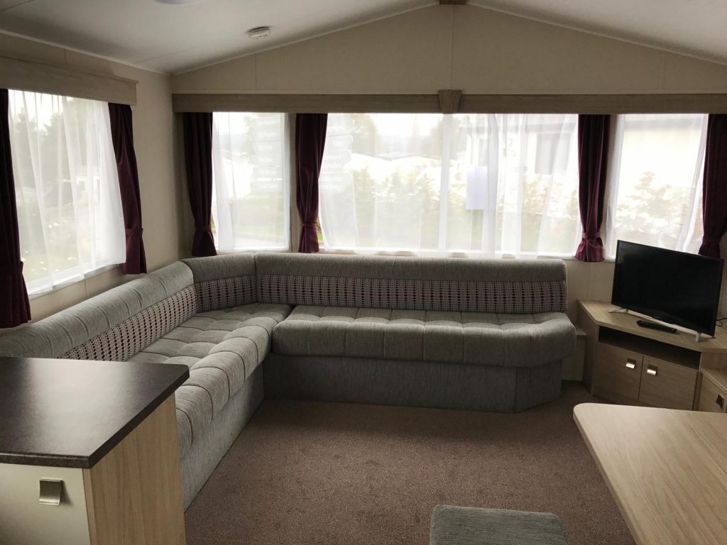 002 Everglade lounge