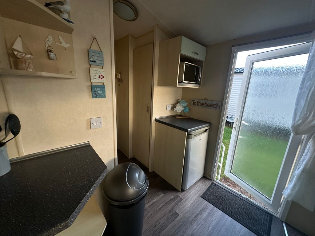 004 BK Breeze entrance