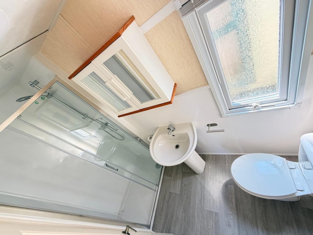 005 Stellar shower rooms