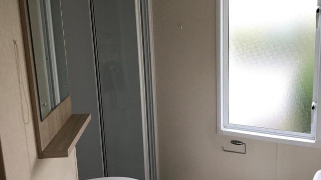 006 Everglade Shower