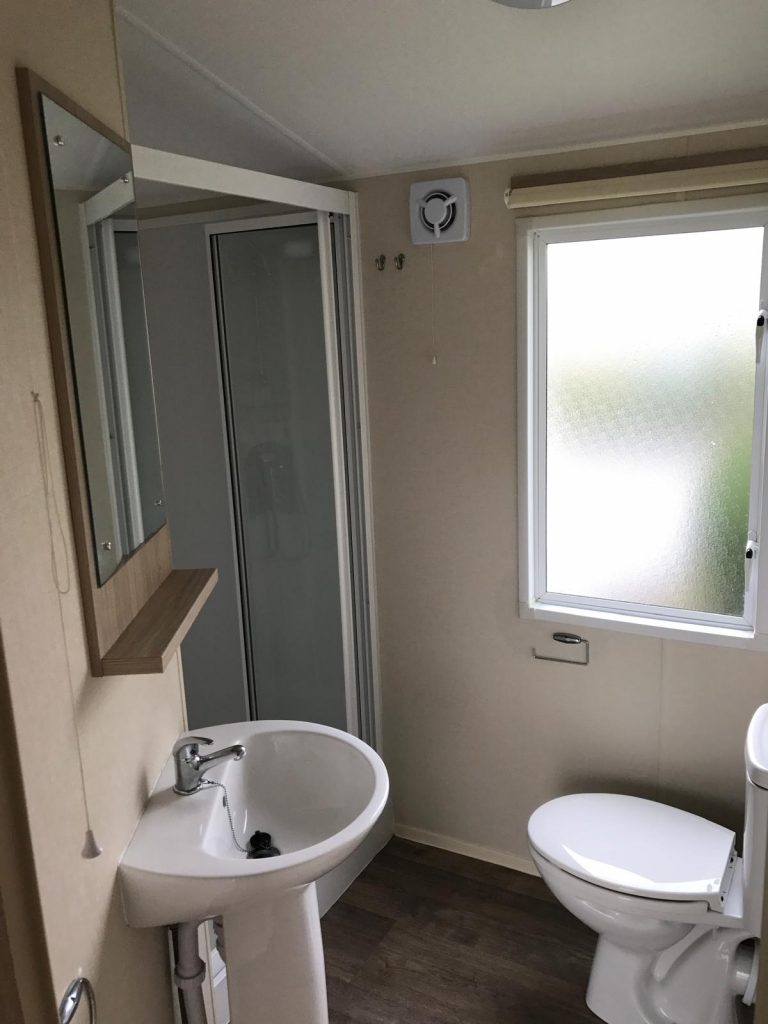 006 Everglade Shower