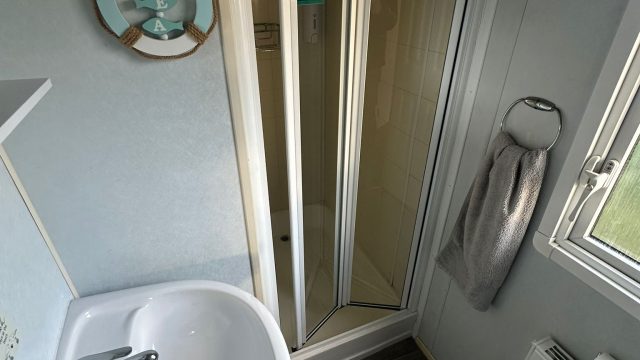 007 BK Breeze Bathroom