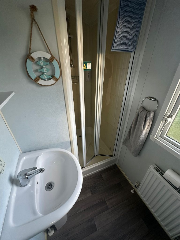 007 BK Breeze Bathroom