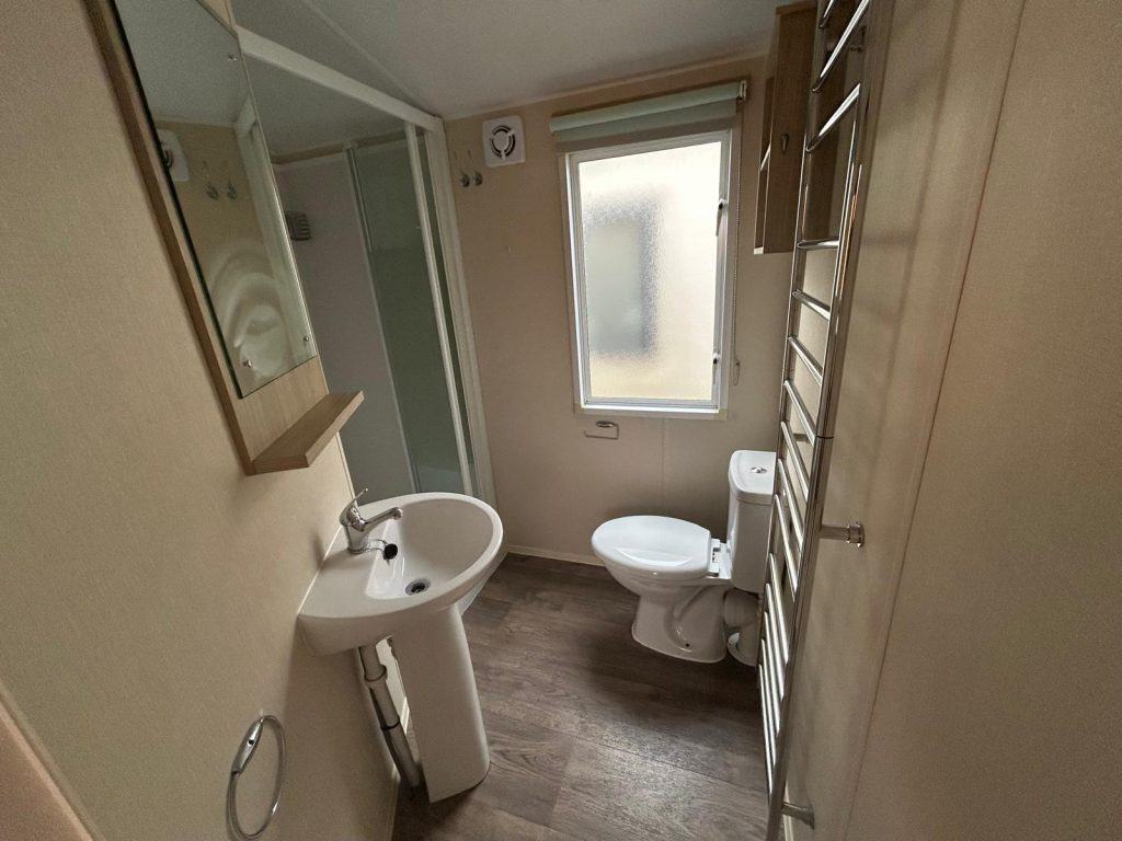 009 Everglade Bathroom