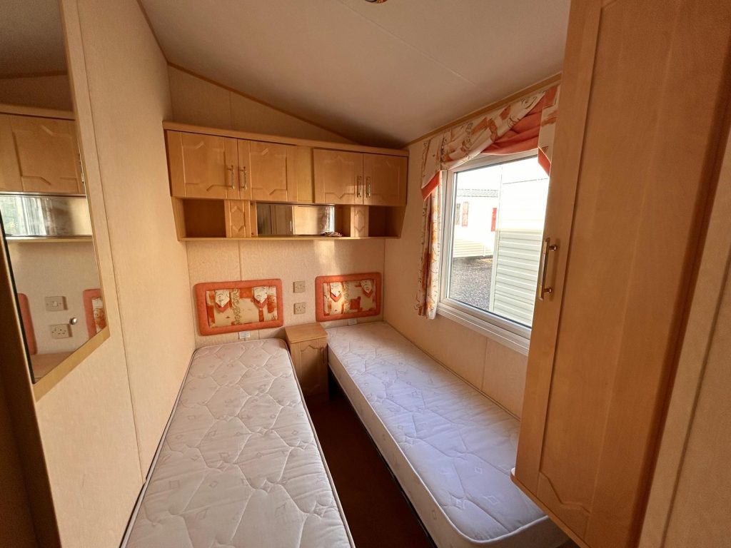 010 aspen Twin bedroom