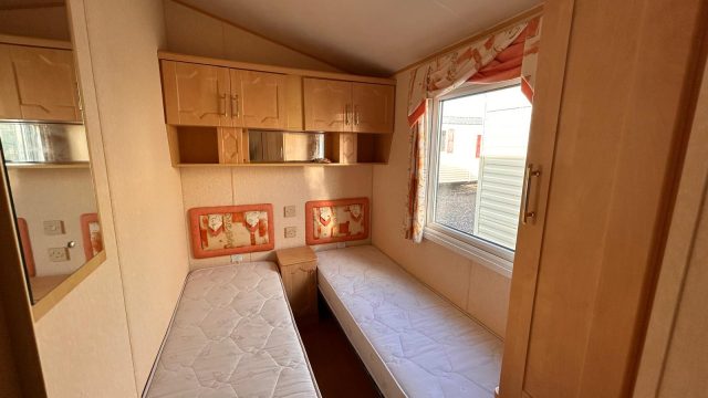 010 aspen Twin bedroom