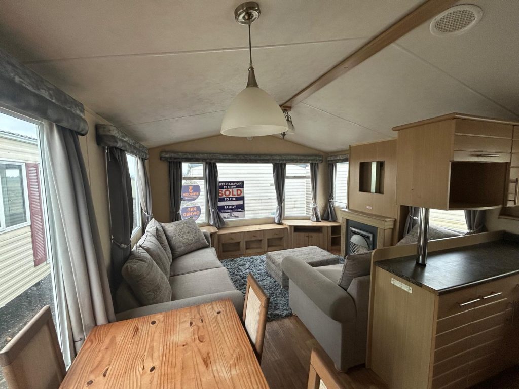 002 Salisbury Lounge