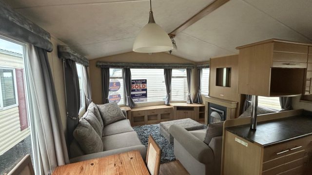 002 Salisbury Lounge