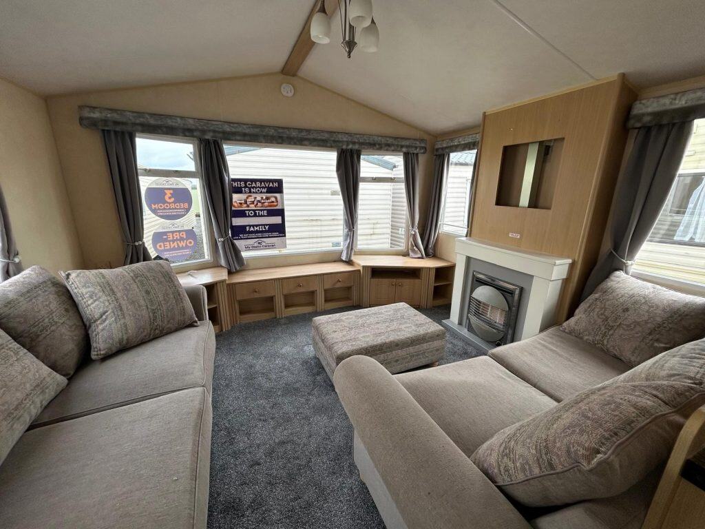 003 Salisbury Lounge