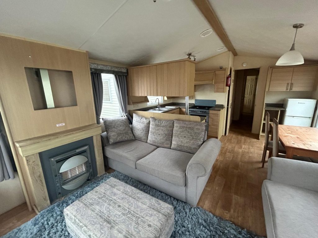 003 Salisbury Lounge