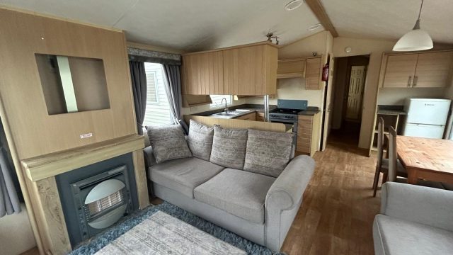 003 Salisbury Lounge