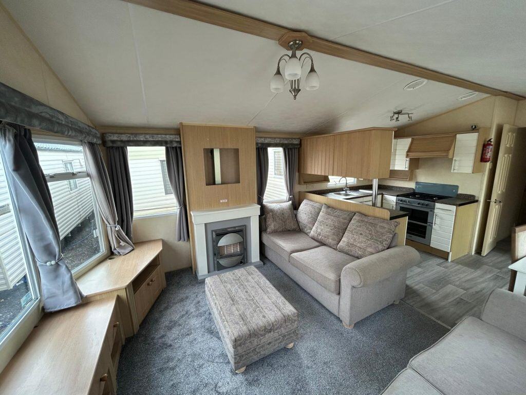 004 Salisbury Lounge