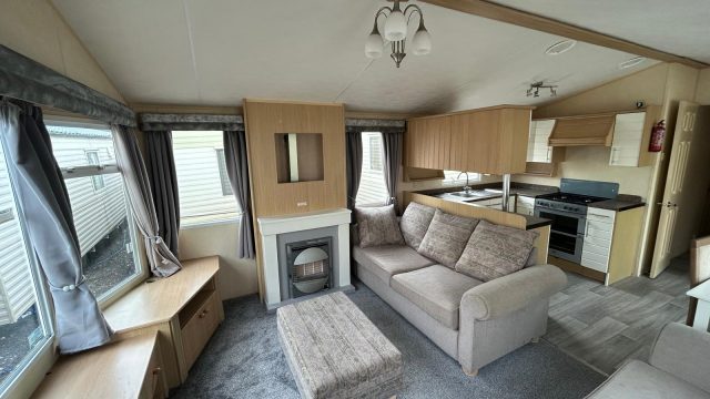 004 Salisbury Lounge