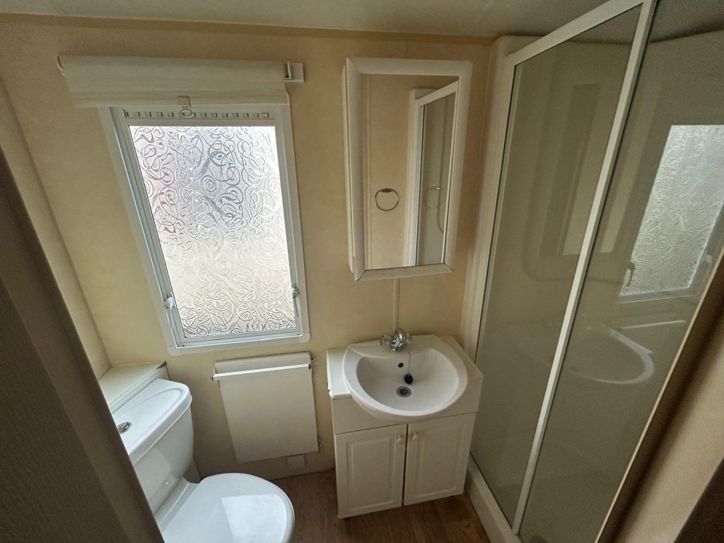 006 Salisbury Bathroom