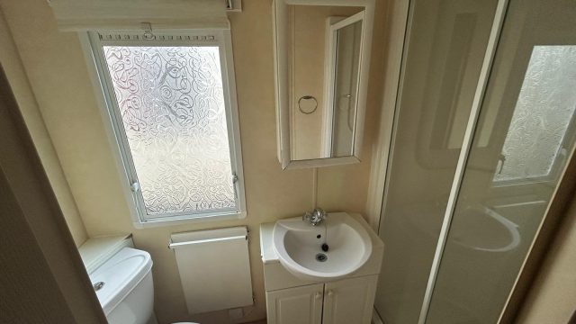 006 Salisbury Bathroom