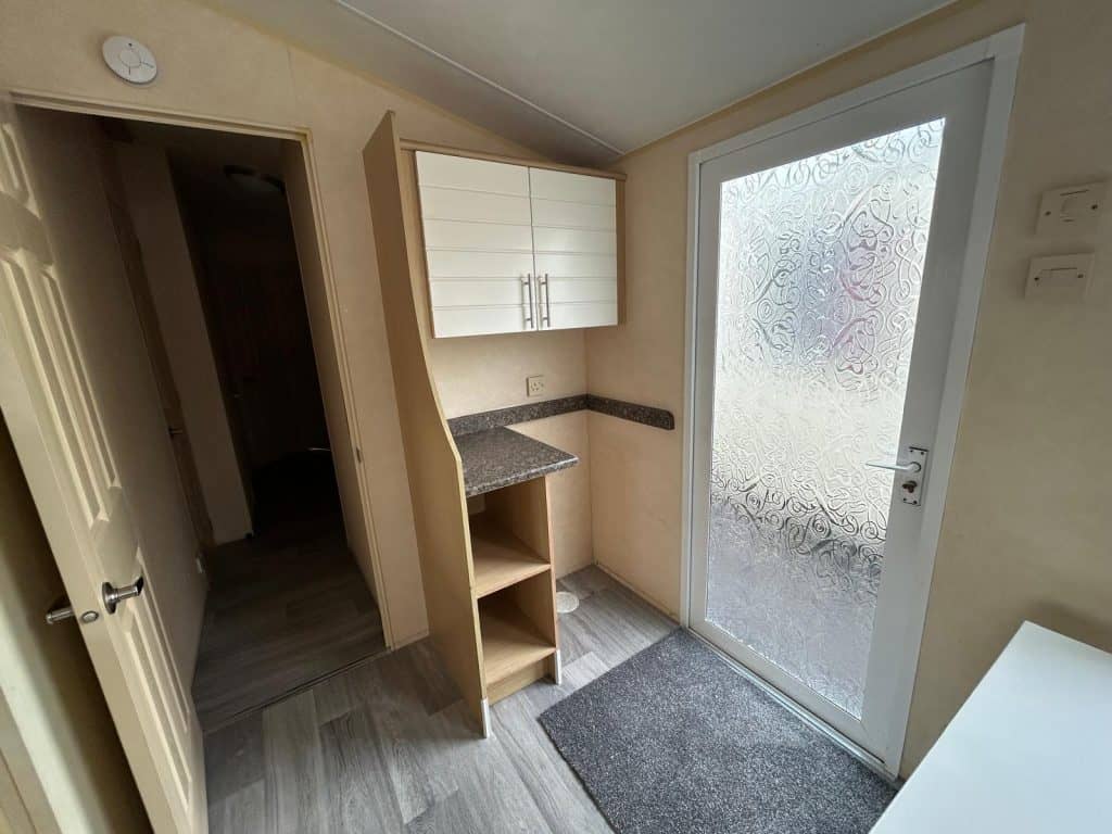 007 Salisbury entrance