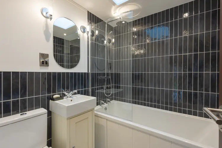 007 ferndale Bathroom