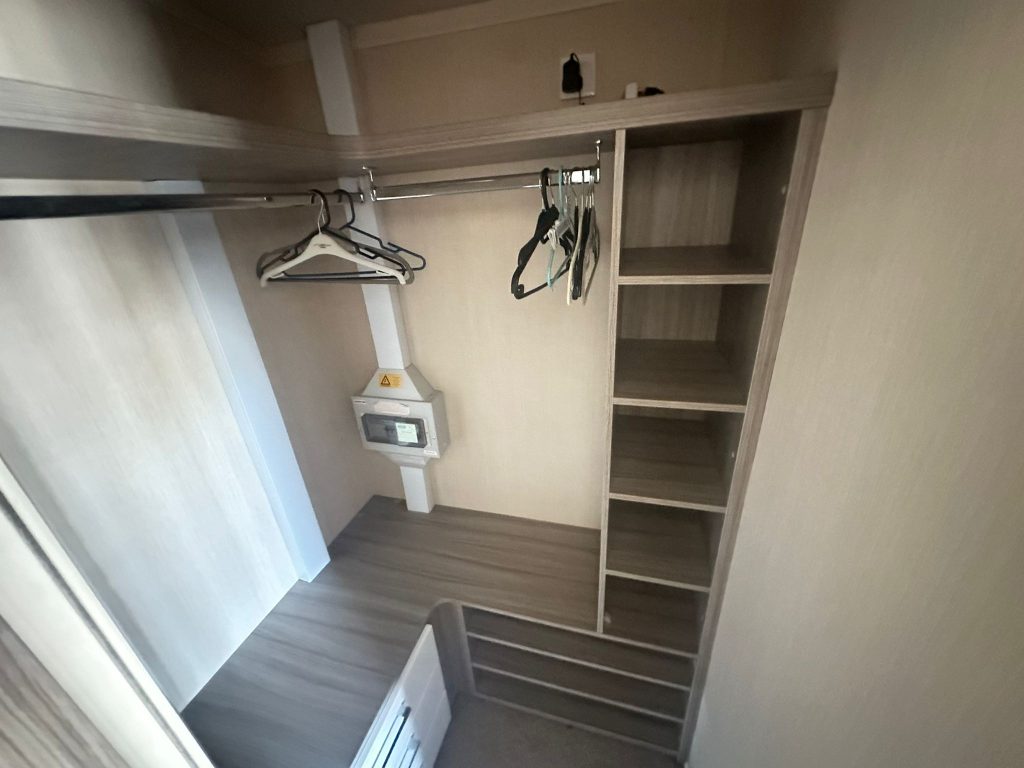 009 Champagne wardrobe