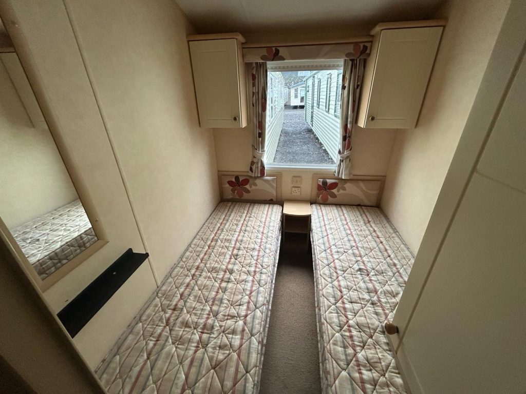 009 Salisbury Twin 1