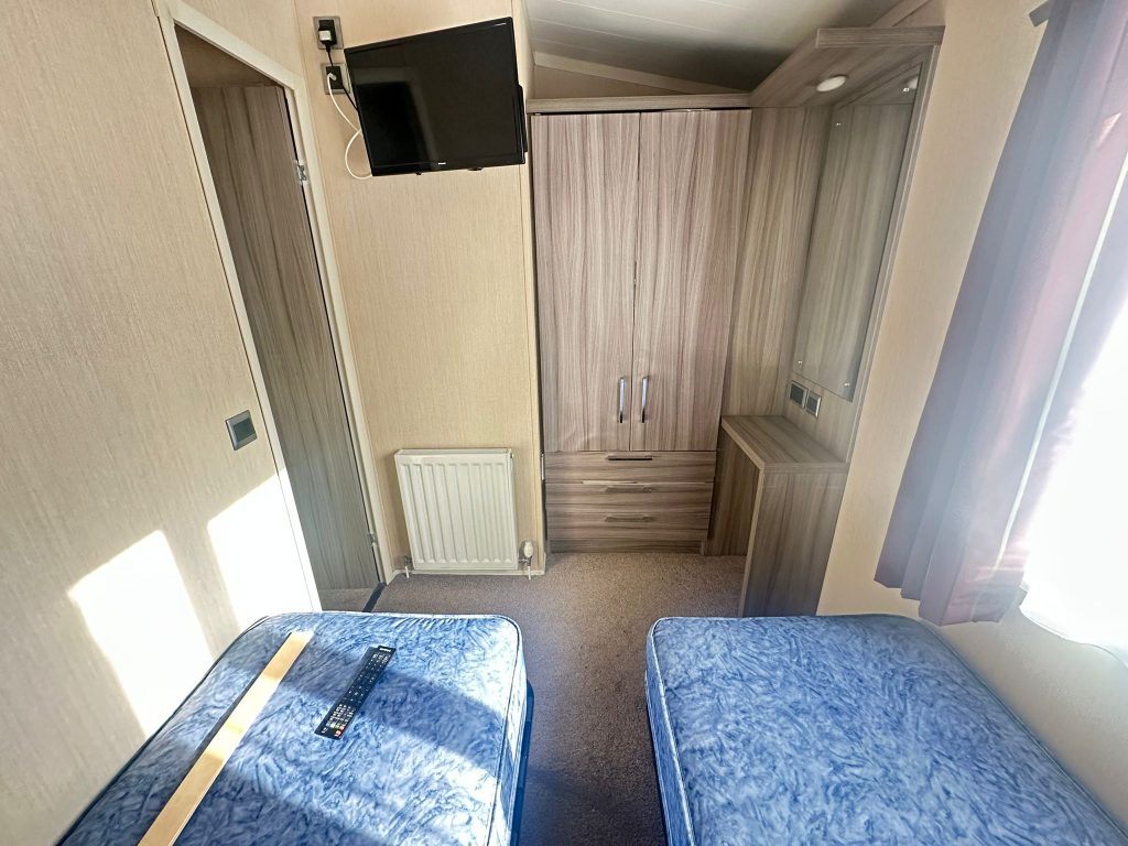 011 champagne bedroom 2