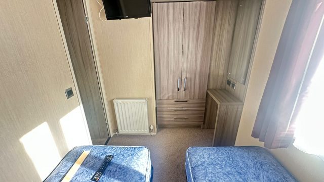 011 champagne bedroom 2