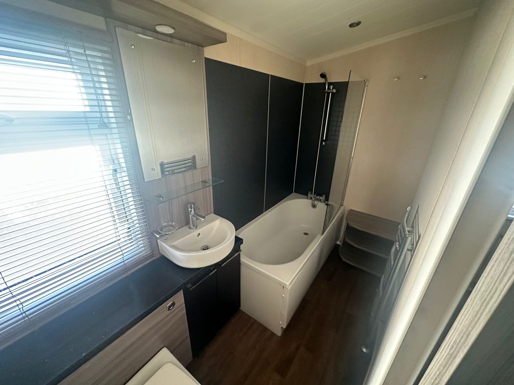 012 champagne Bathroom