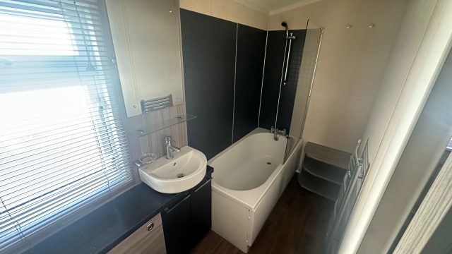 012 champagne Bathroom